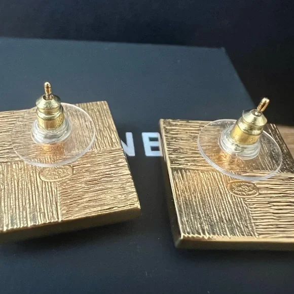 CHANEL 2024 Earrings - Picture 5 of 8